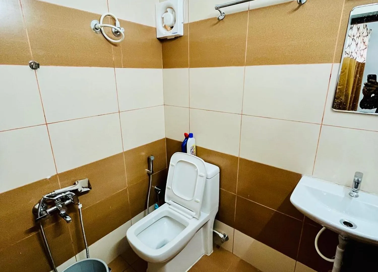 Ample Homes 2 Bhk Apartment - Near To Aims Kochi 0*,